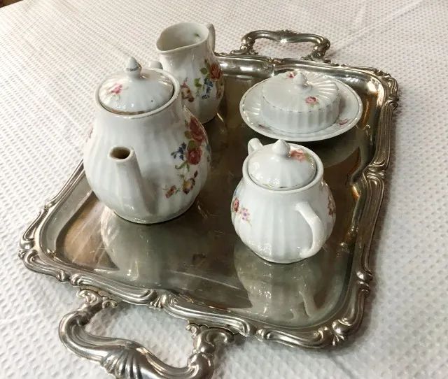 Jogo de porcelana para chá marca Pozzazi - museu Fragmentos do