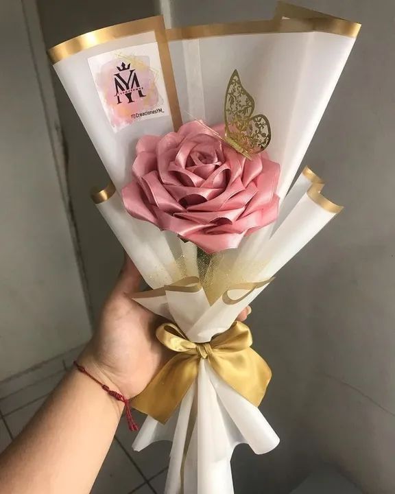 Buquê de rosas de cetim - POR ENCOMENDA  - preço pode variar  - Foto 6