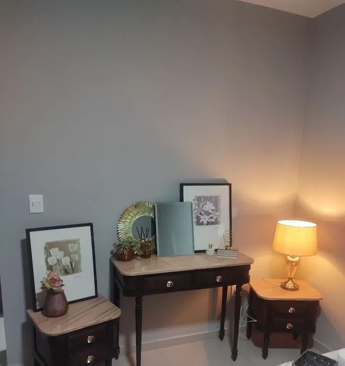 Penteadeira e mesinhas em madeira valiosa com mármore rosa raro,antiguidade, raridade