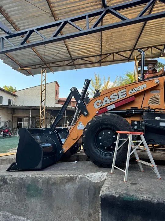 Alugo Retroescavadeira diária, Mensal e semanal. (85) 9.8815.8929