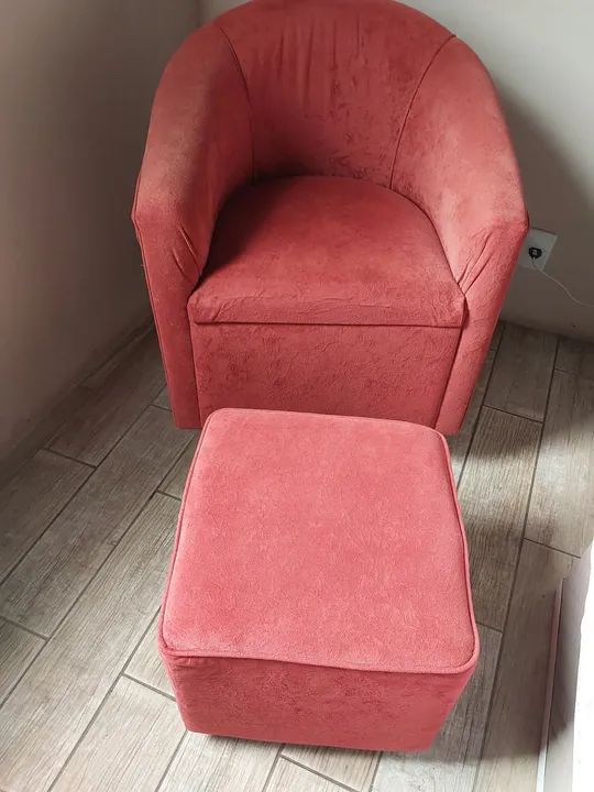 Poltrona e Puff Vermelhos - Foto 5