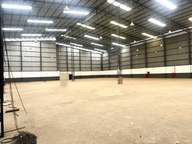 Alugo Galpão na BR-101 com 2.944m², 7 Docas e Estrutura para Escritório - R$ 69.000,00