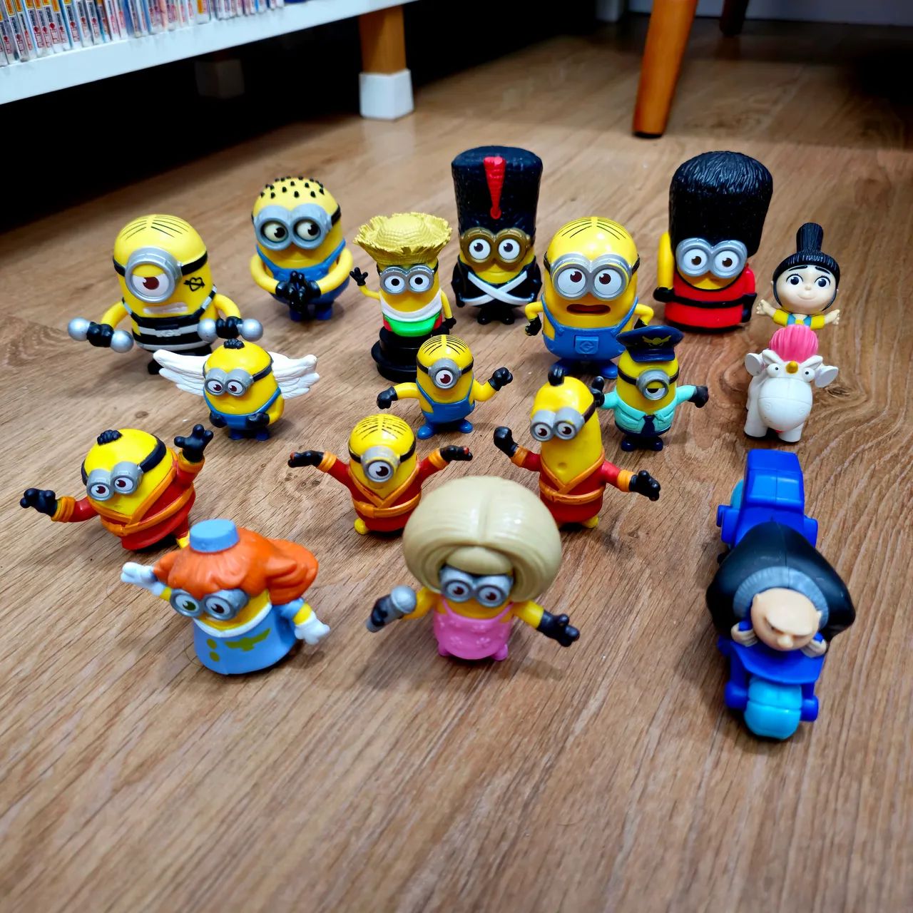 Lote deb bonecos Minions e Meu Malvado Favorito