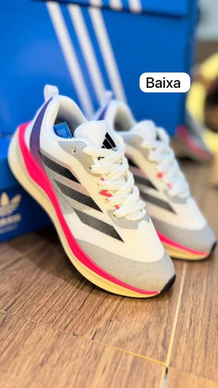 Tênis Adidas Feminino - Design Moderno e Conforto