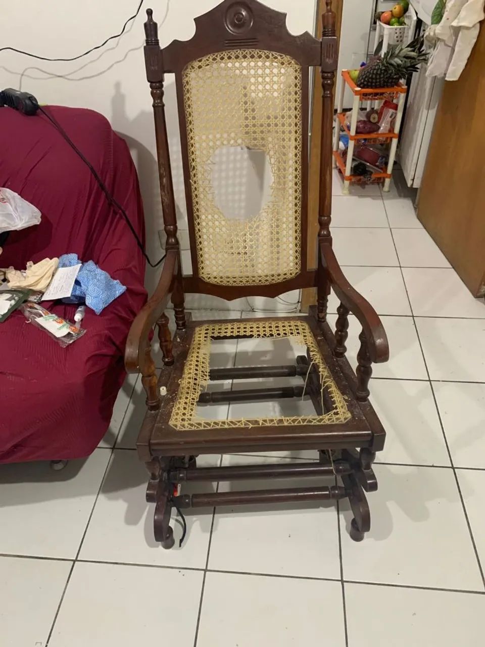 Cadeira de balanço de madeira