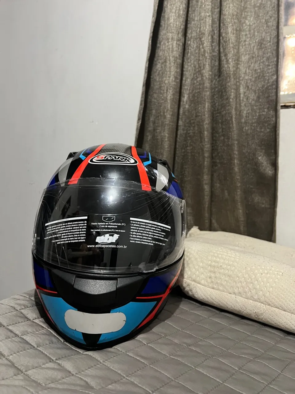 Capacete spark semi novo