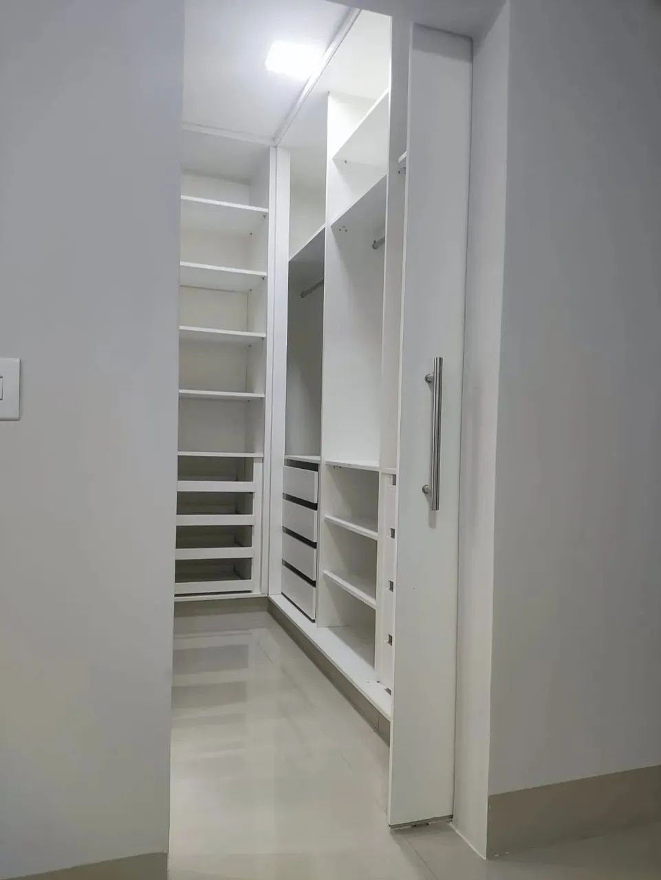 Alugo Casa Térrea no Condomínio Primor das Torres  R$ 8.500,00 - Foto 2