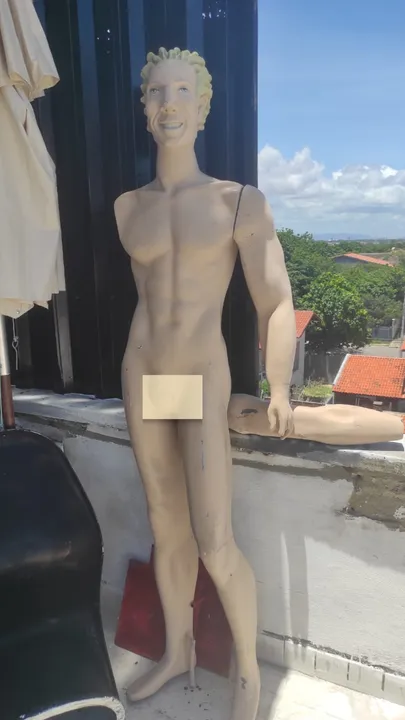 MANEQUIM MASCULINO FASHION COM DEFEITO