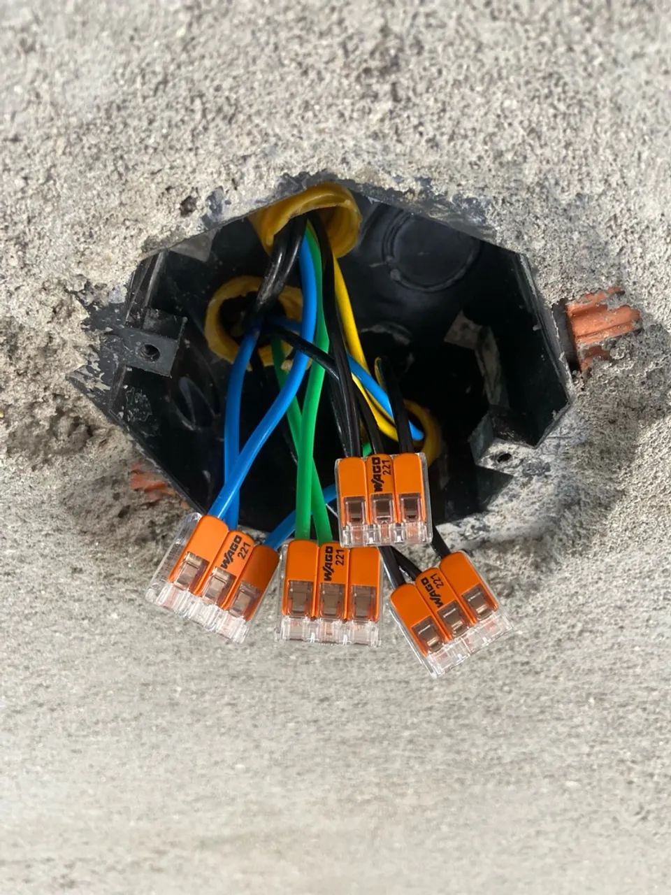 Eletricista Residencial, Comercial e Emergencial | Atendimento Rápido 