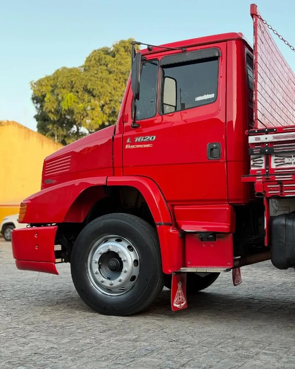 Caminhão Mercedes L-1620