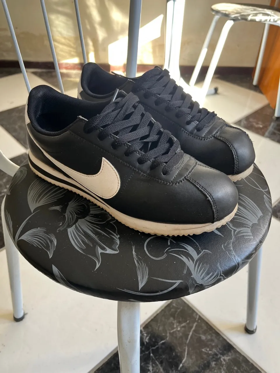 Nike Cortez Preto e Branco Clássico