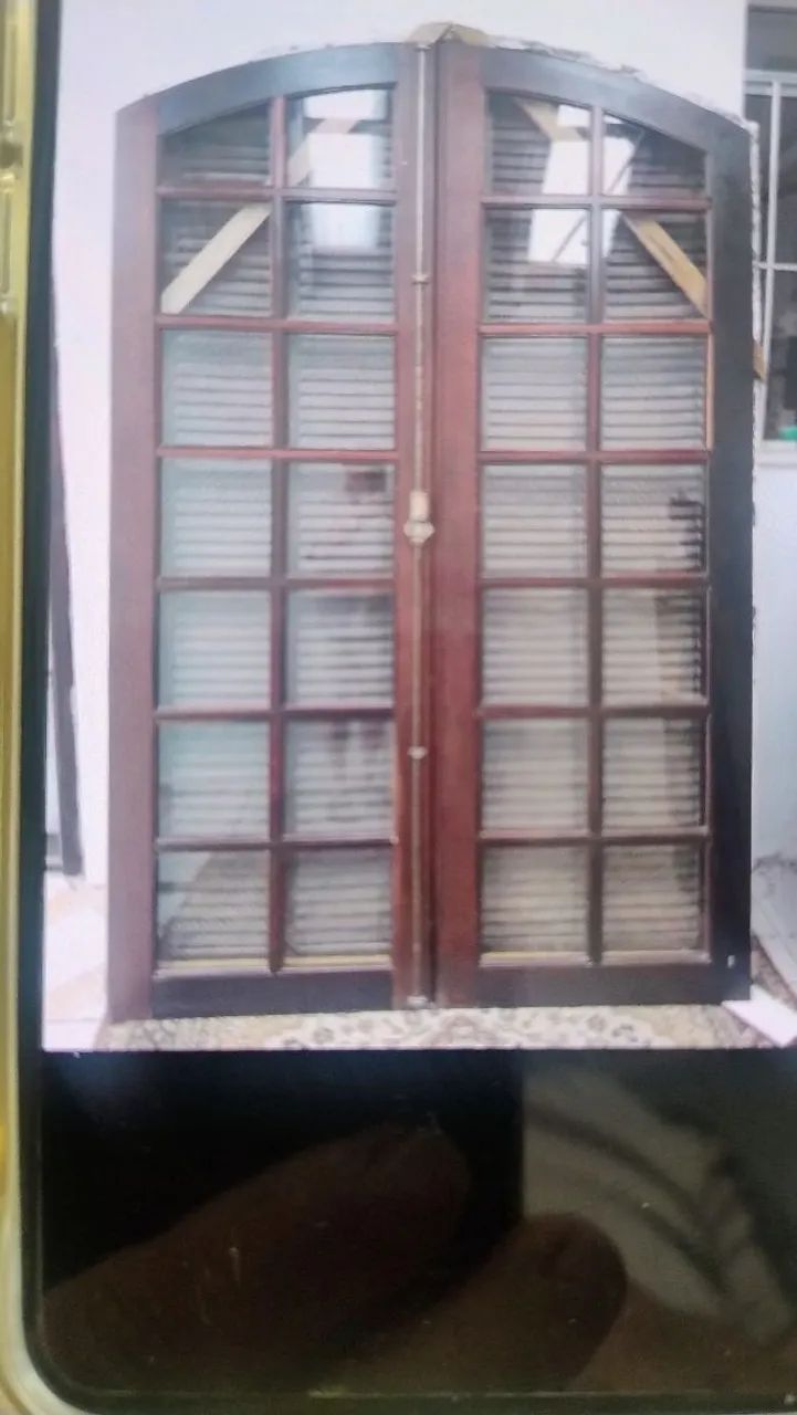 Porta de madeira com vidros, estilo clássico
