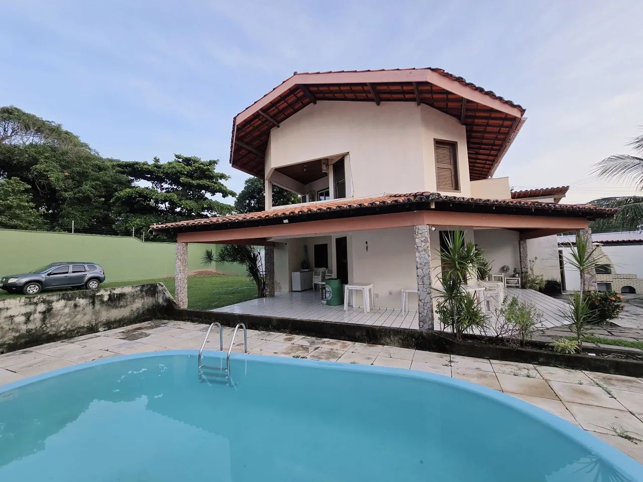 Temporada,  Casa duplex com piscina a 300 metros da praia litorânea. 