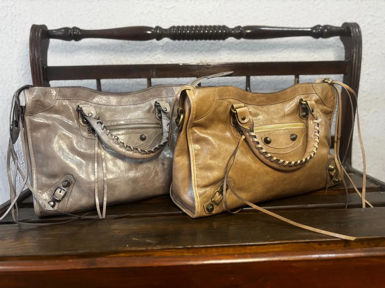 Bolsa Margot em couro cinza claro - Foto 2