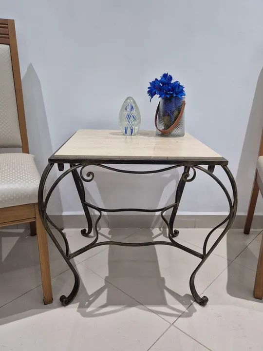 Mesa de centro em ferro e mármore traventino 