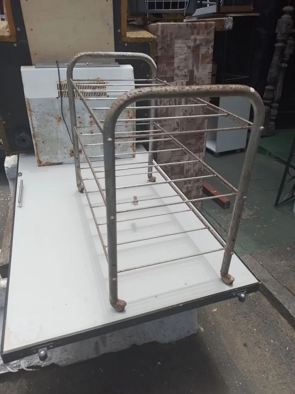 Mesa de ferro antiga