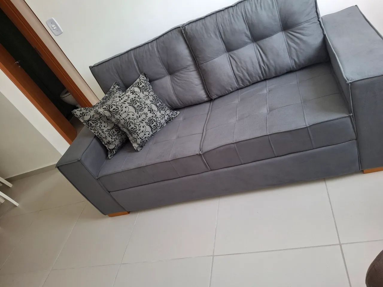 Sofá 2 metros em sued veludo super confortável  - Foto 2