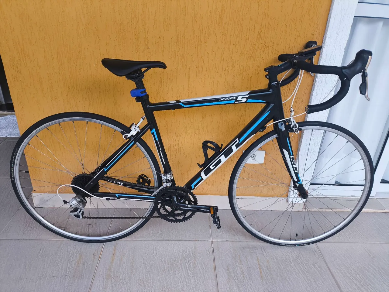 Bicicleta GT Series 5 - Road Bike
