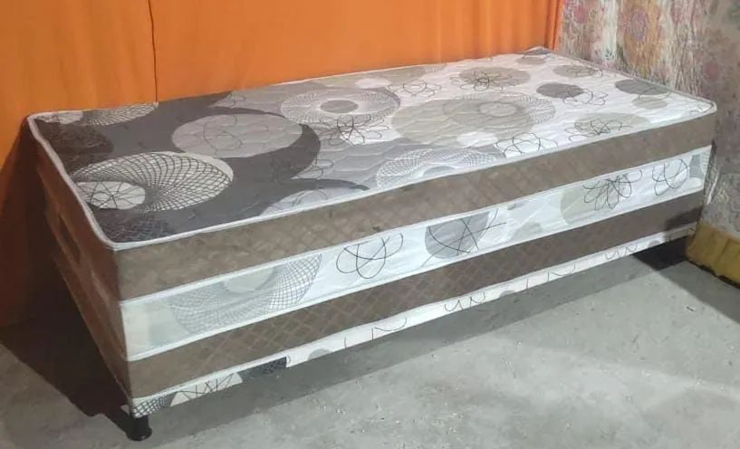 Cama Box Solteiro - Impecável!