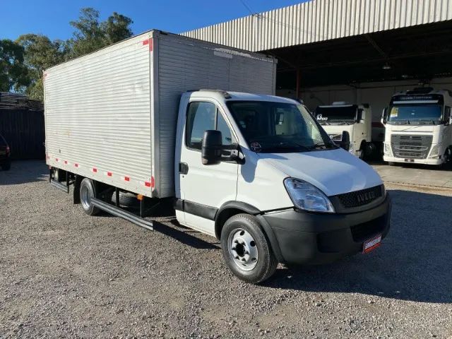 Iveco 70c17 , Baú , Plataforma Hidráulica.