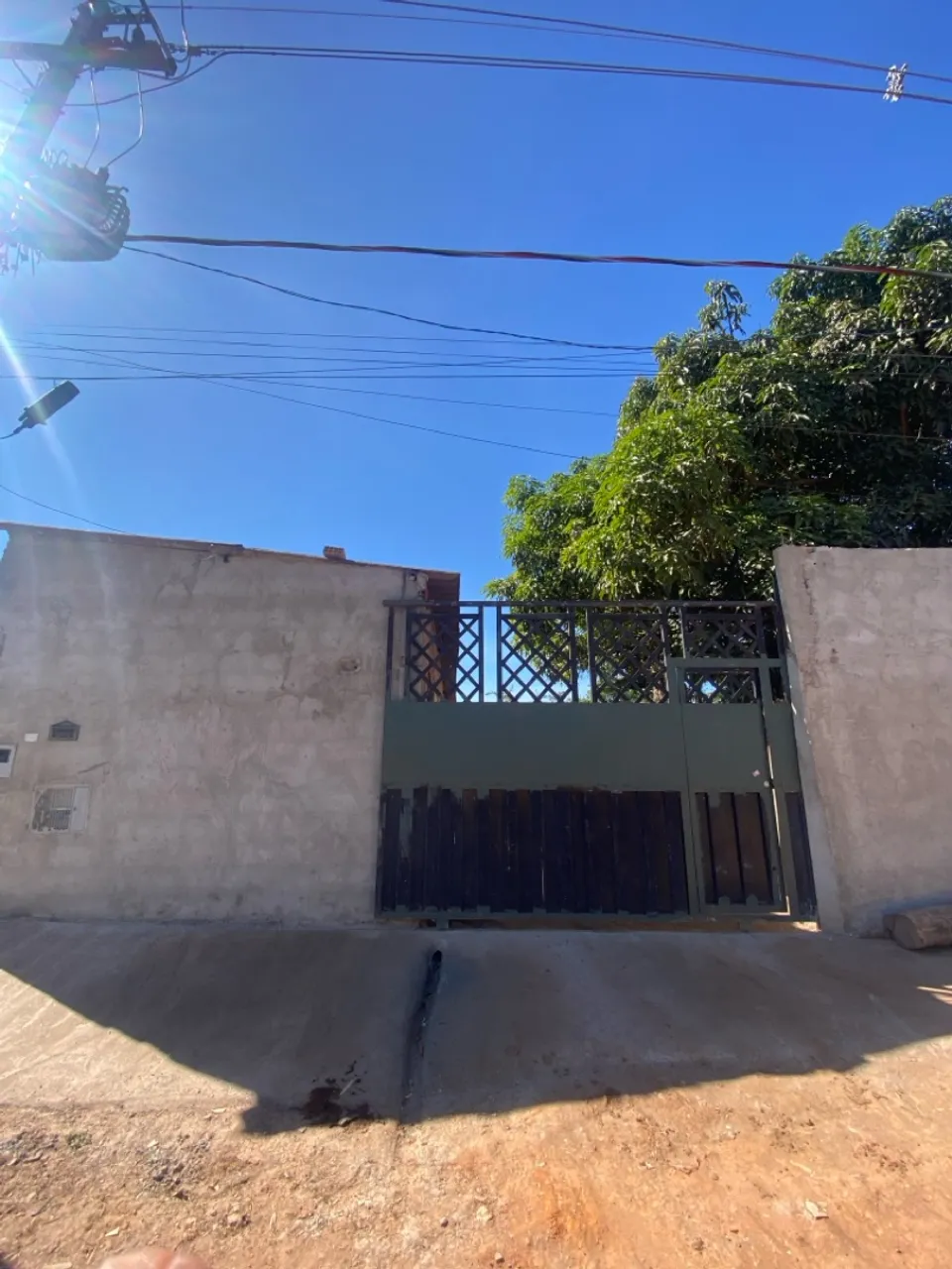 Alugo casa de 3 quartos - quadra 105