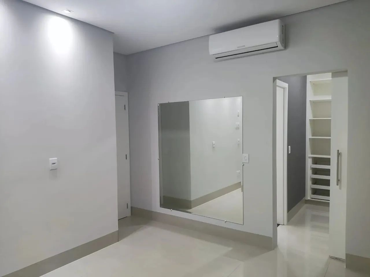 Alugo Casa Térrea no Condomínio Primor das Torres  R$ 8.500,00 - Foto 3