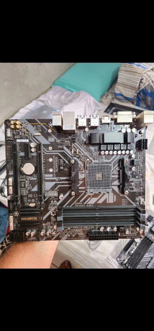 Placa mãe Gigabyte B450m DS3H V2 - Placa extremamente conservada - Foto 4