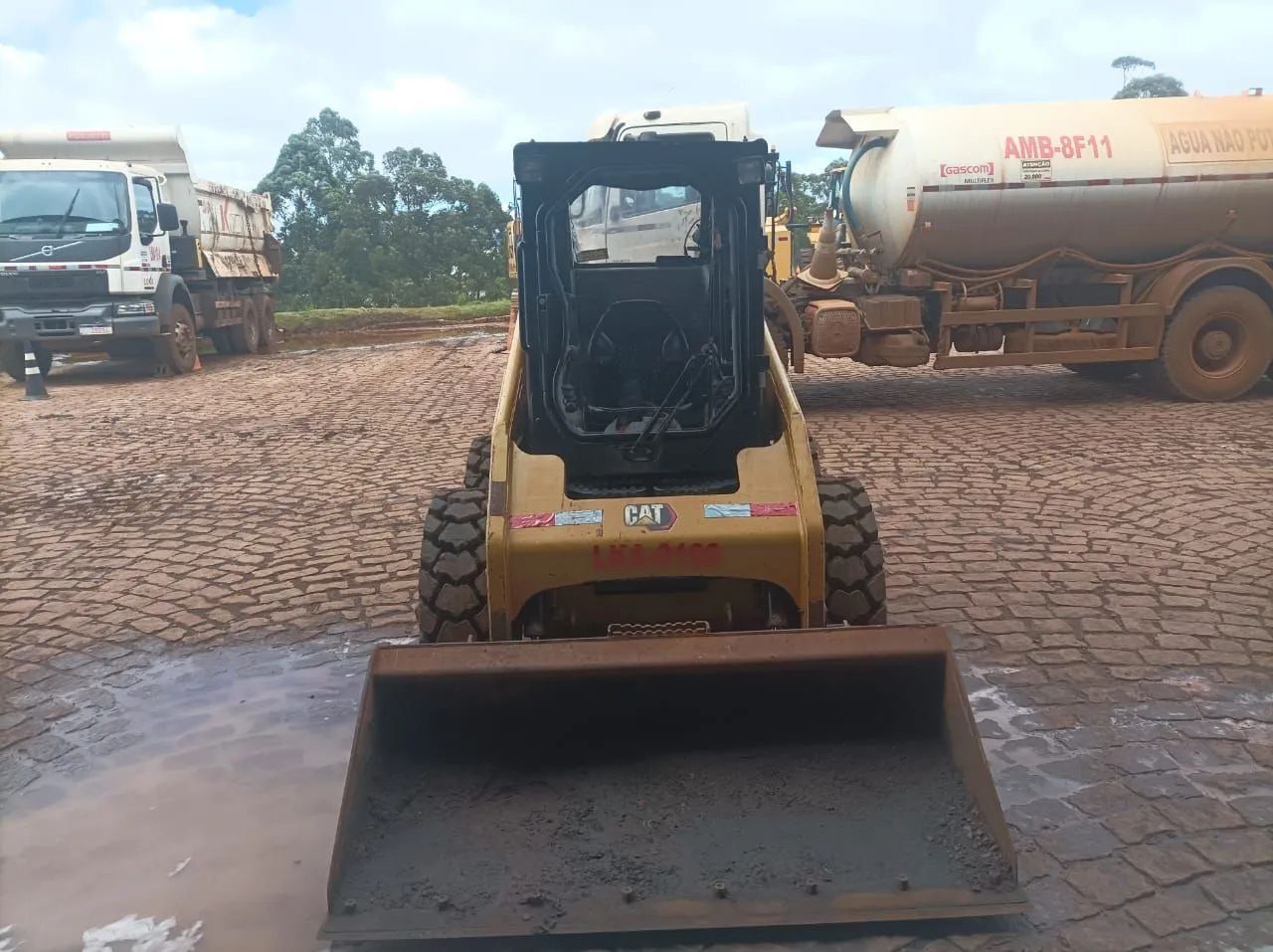 Mini carregadeira CAT - Foto 2