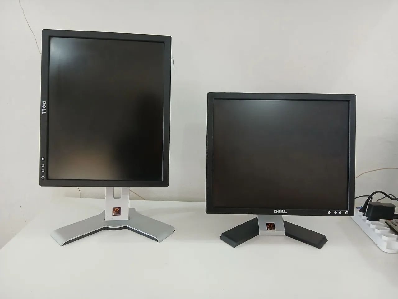 Dell 17" Monitor / Fixed or Rotating with Warranty64291874147714120
