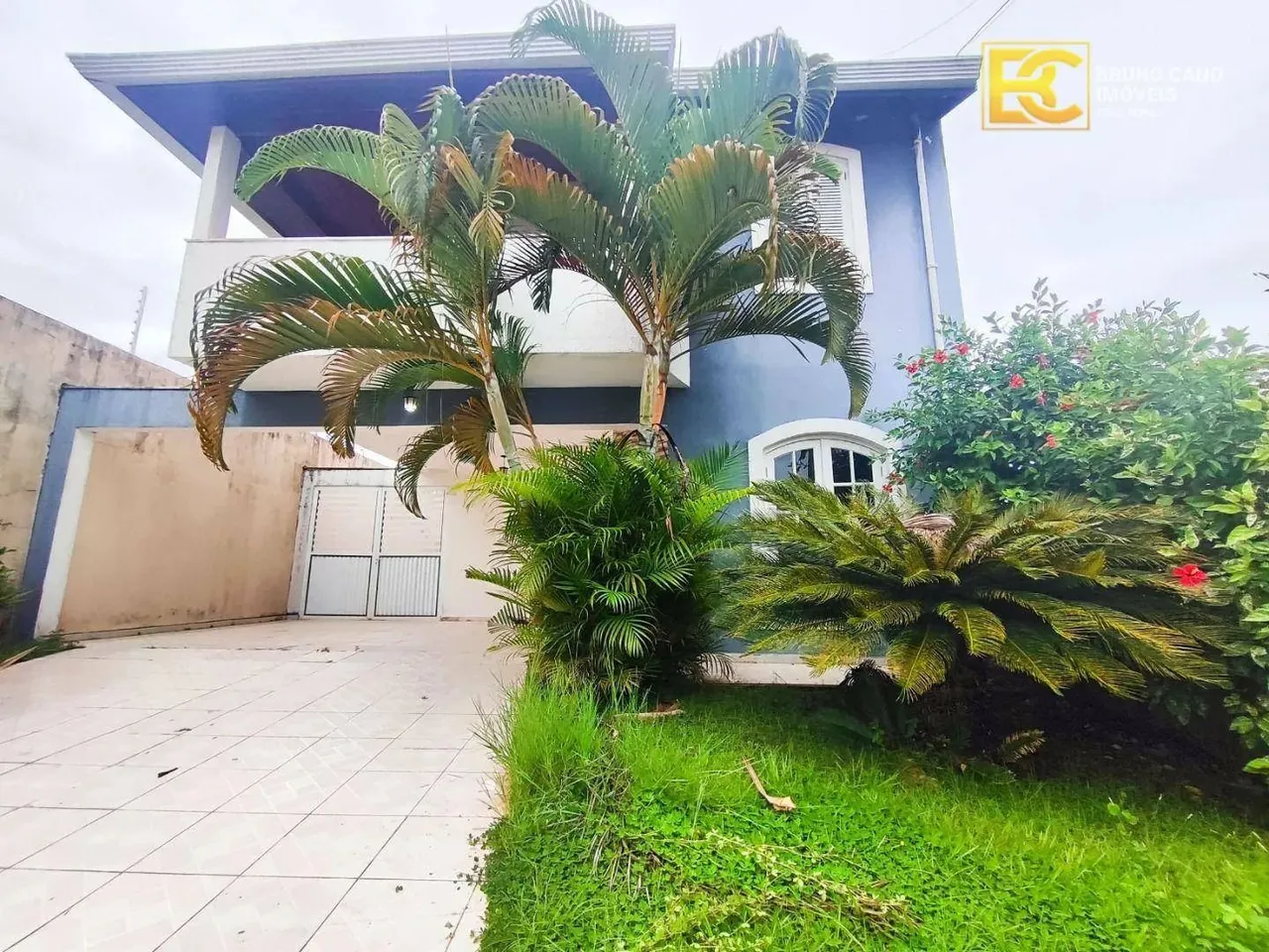 Sobrado com piscina 4 Suítes - Residencial Três Marias - Peruíbe/SP