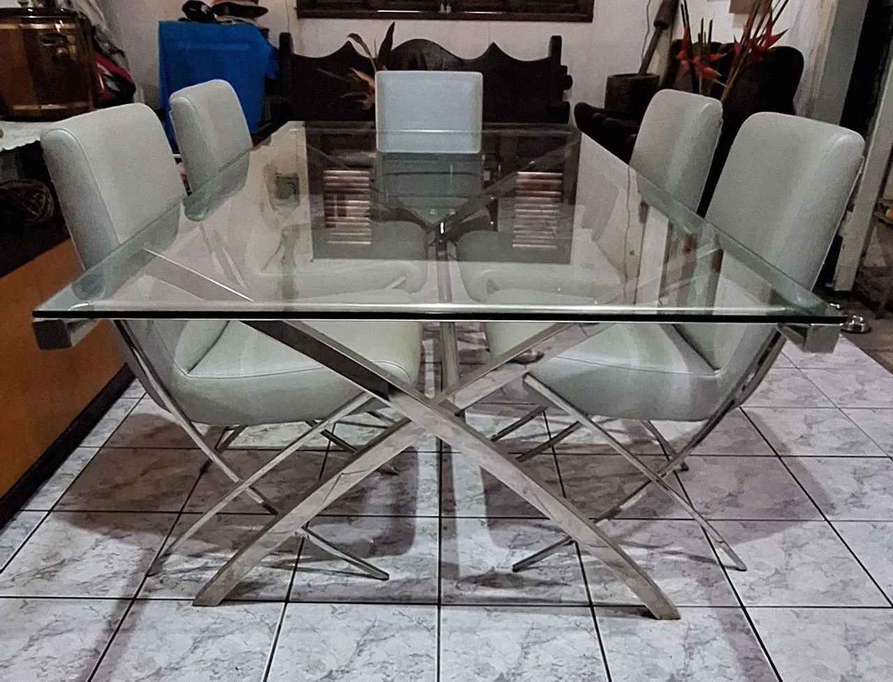 Mesa com 6 cadeiras e Centro de alto Padrão em Inox