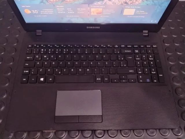 Samsung Notebook: Intel Core i5, 8GB, 256GB SSD and NVIDIA graphics card (card accepted)64317759008385123