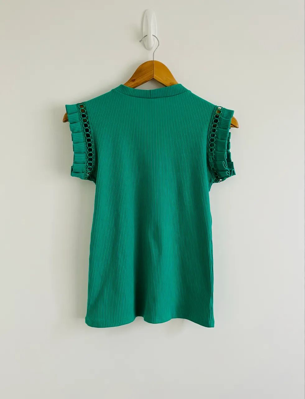 Blusa feminina M verde sem mangas  - Foto 2