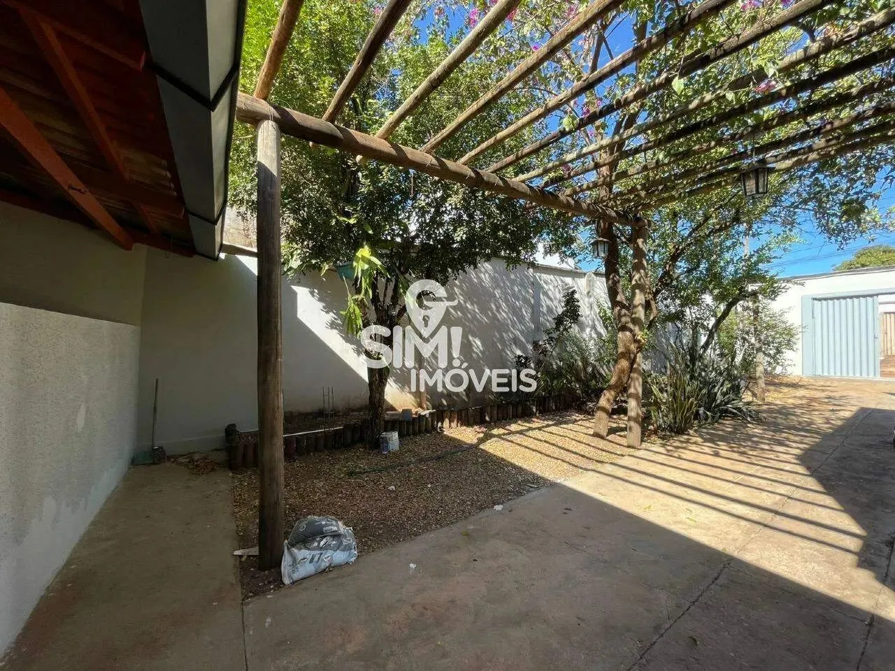 CASA ACONCHEGANTE COM 3 QUARTOS SENDO 1 SUÍTE NA 604 NORTE!
