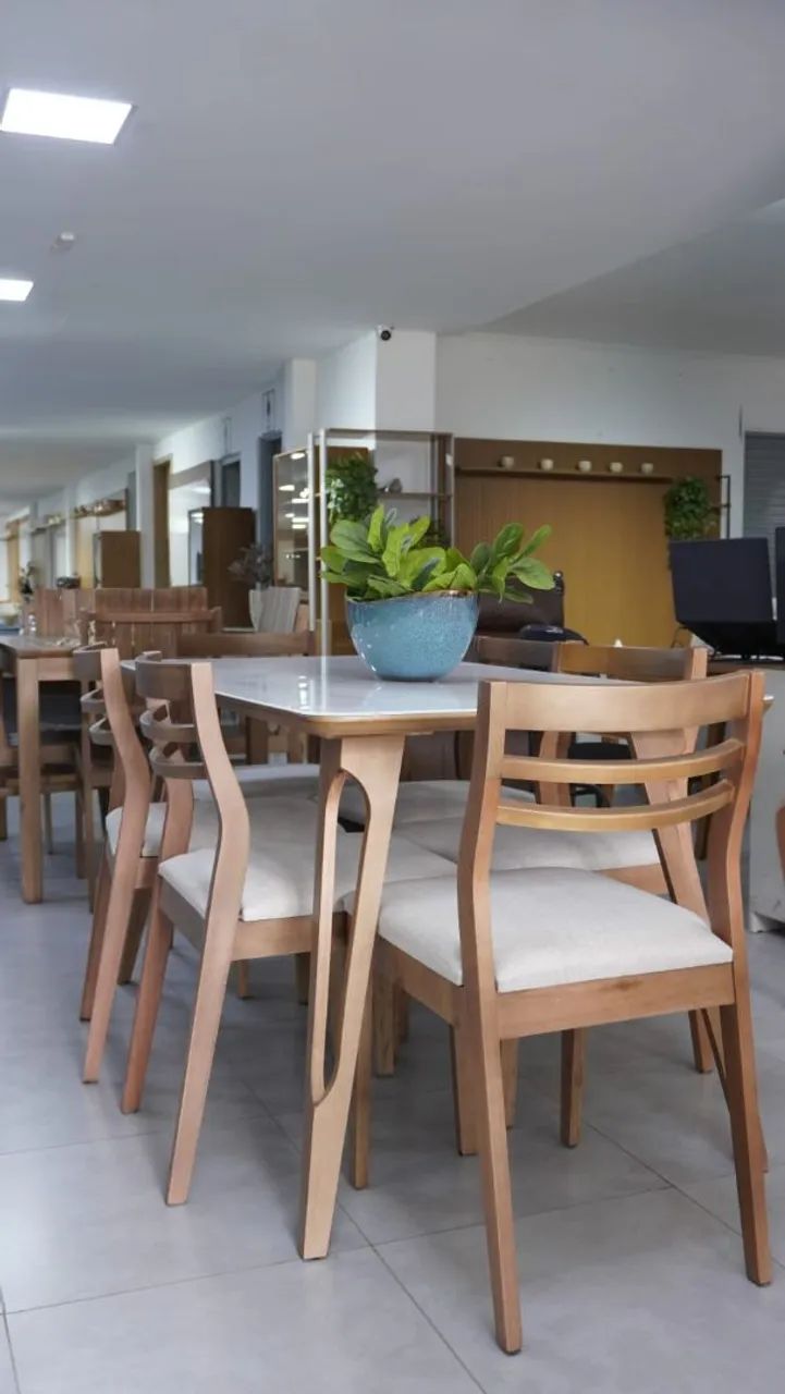Mesa de Jantar em Madeira maciça com Design Moderno Júlia 