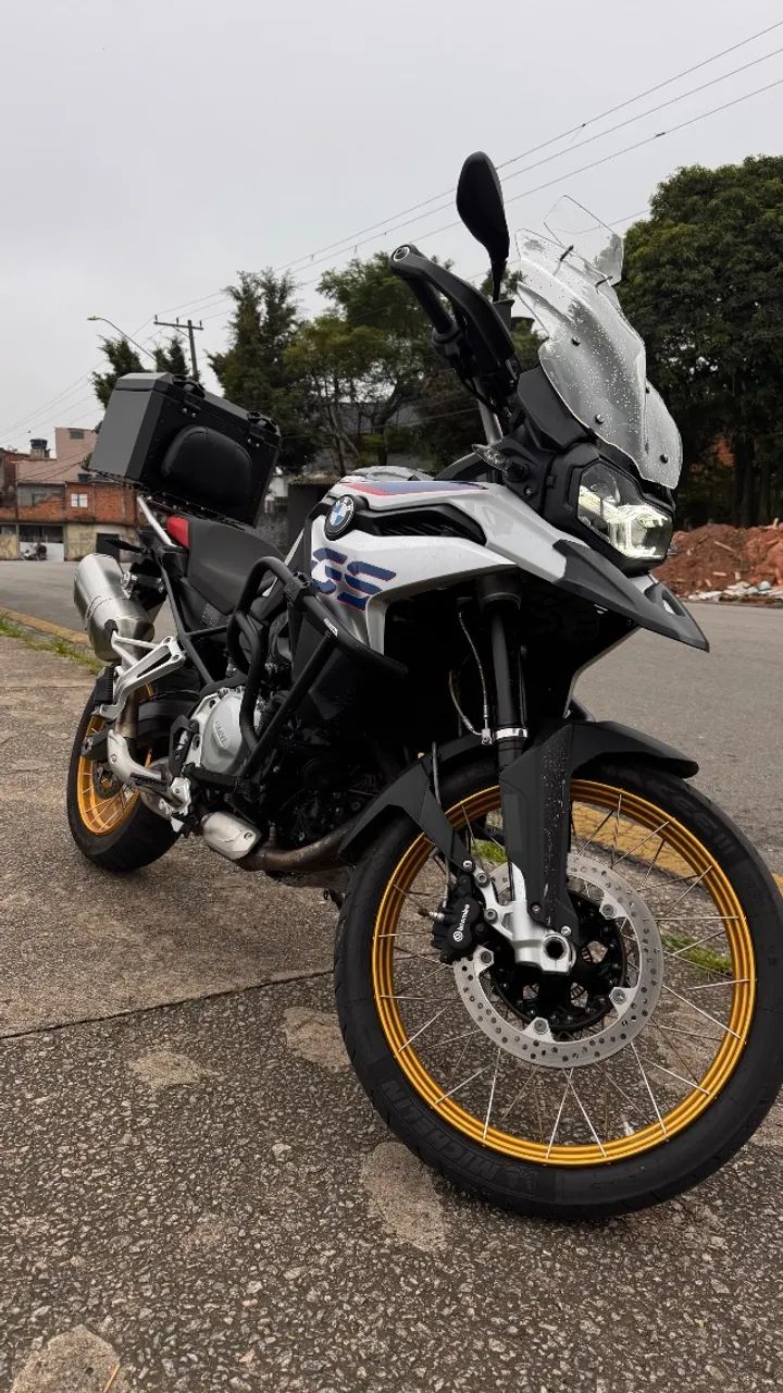 Só venda   Moto vai com o baú de brinde 