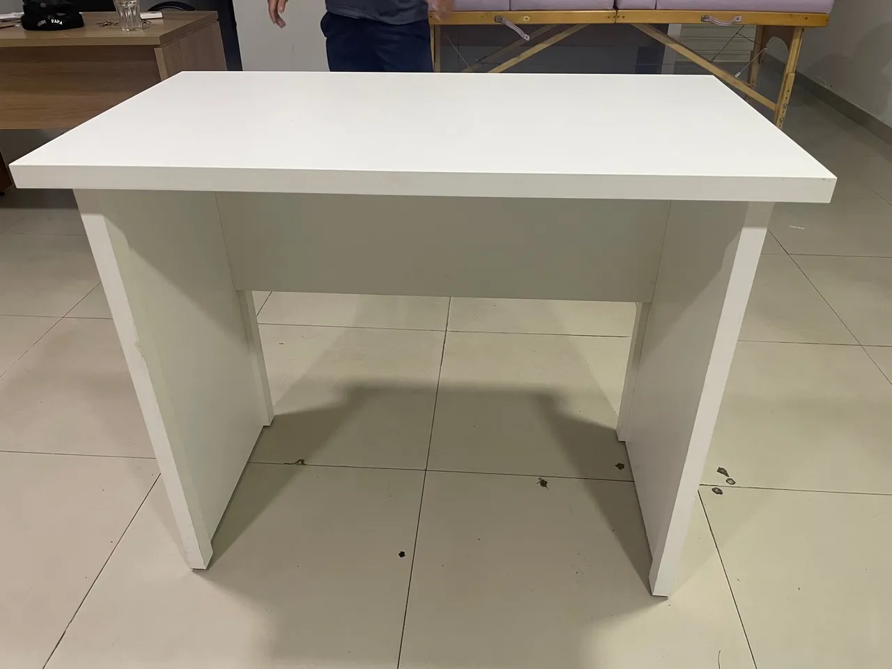 Vendo essa mesa de escritório 82 cm de altura 1 m de comprimento 40 cm de largura