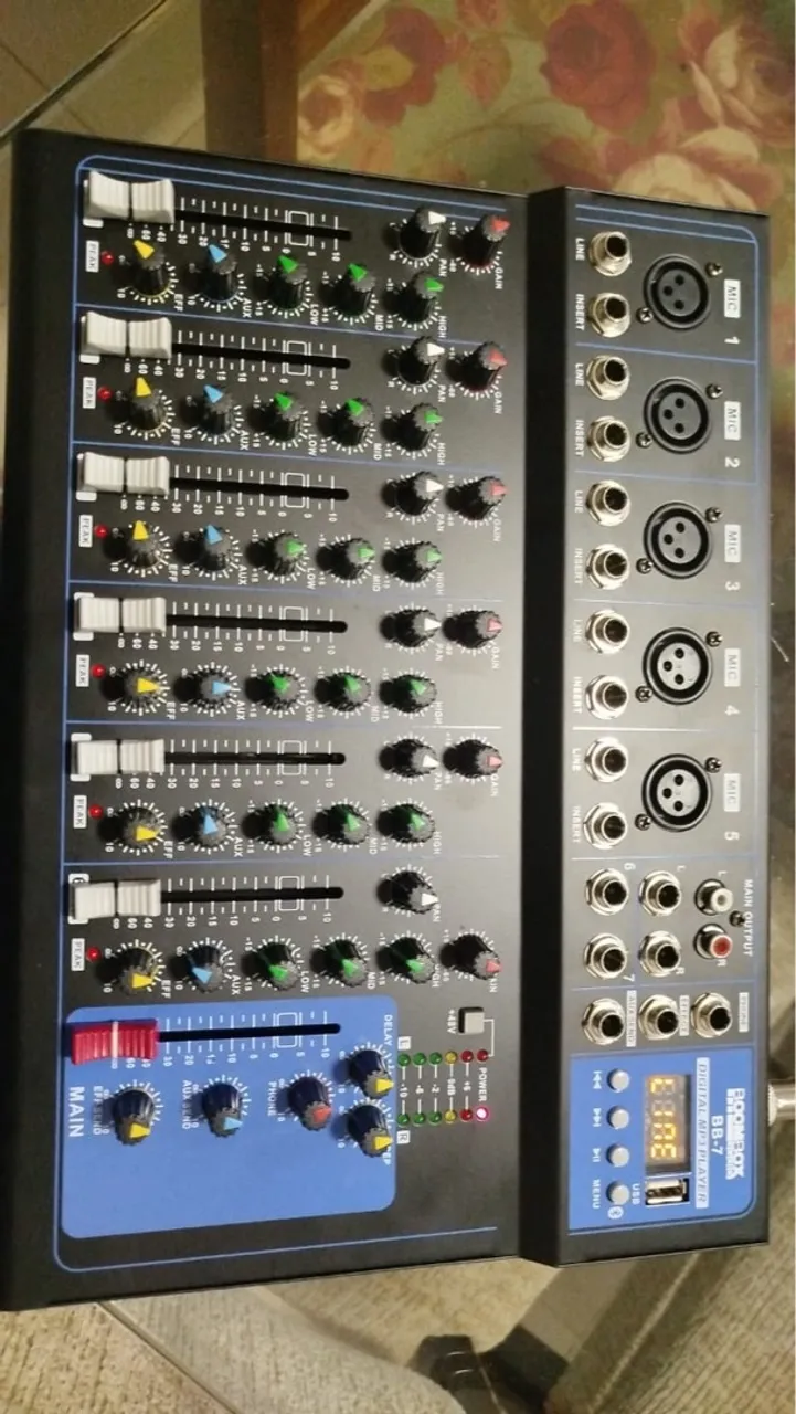 Mesa de Som Boombox BB-10