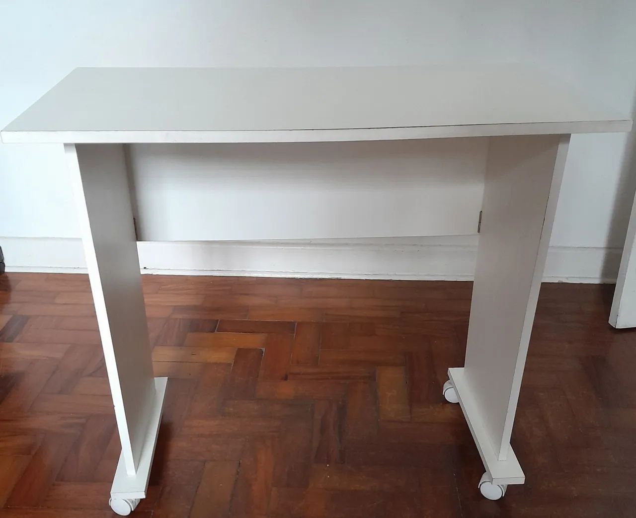 Mesa dobrável branca, muito boa e útil. - Foto 3