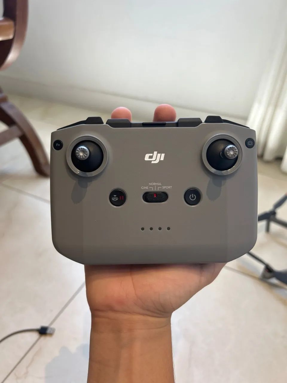 DJI Air 2S muito pouco usado - Fly More Combo completo (3 baterias, filtros ND, case) - Foto 2