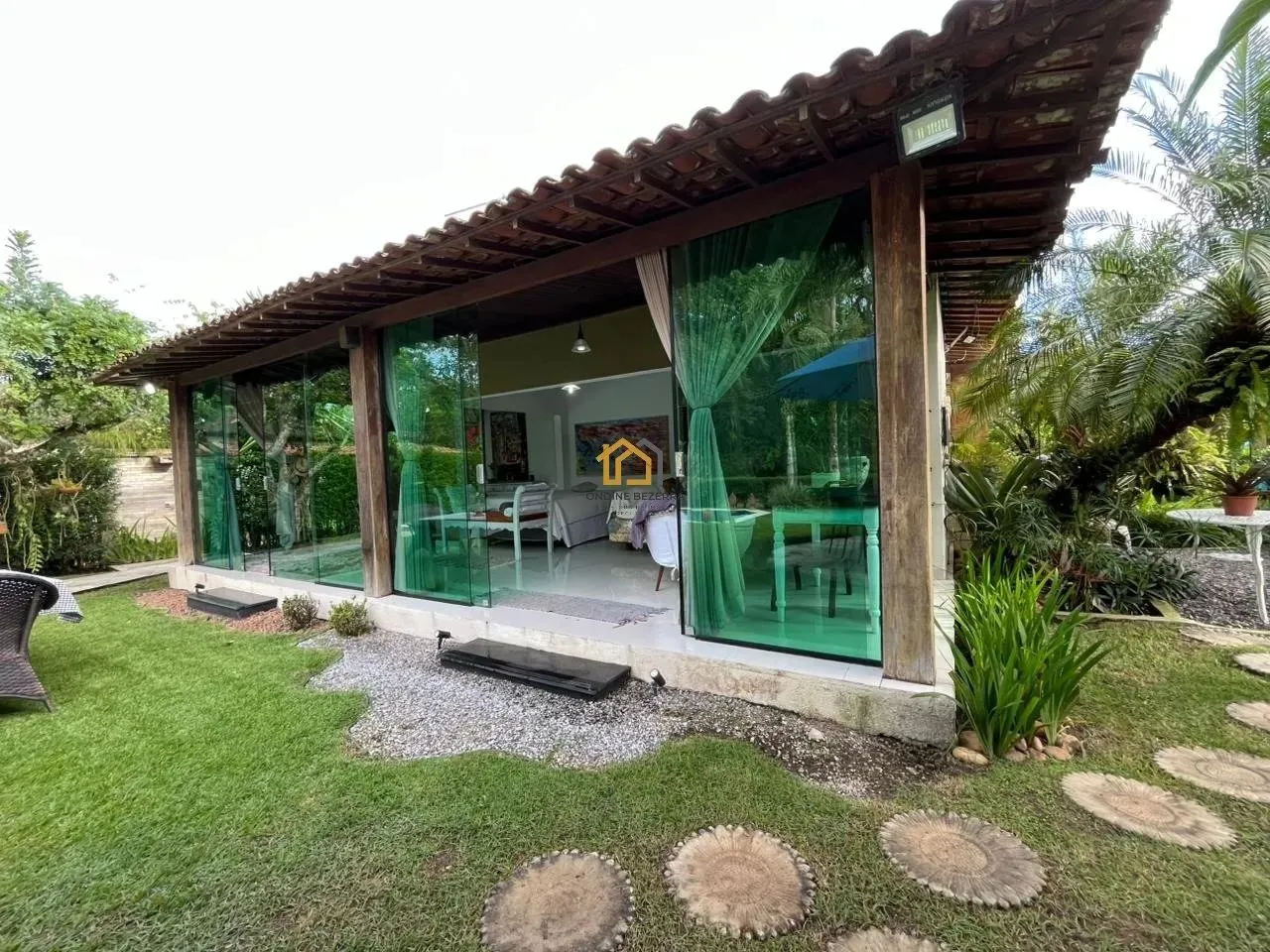 Vendo casa em Aldeia, em condomínio no km 12, 3 quartos suítes e piscina privativa
