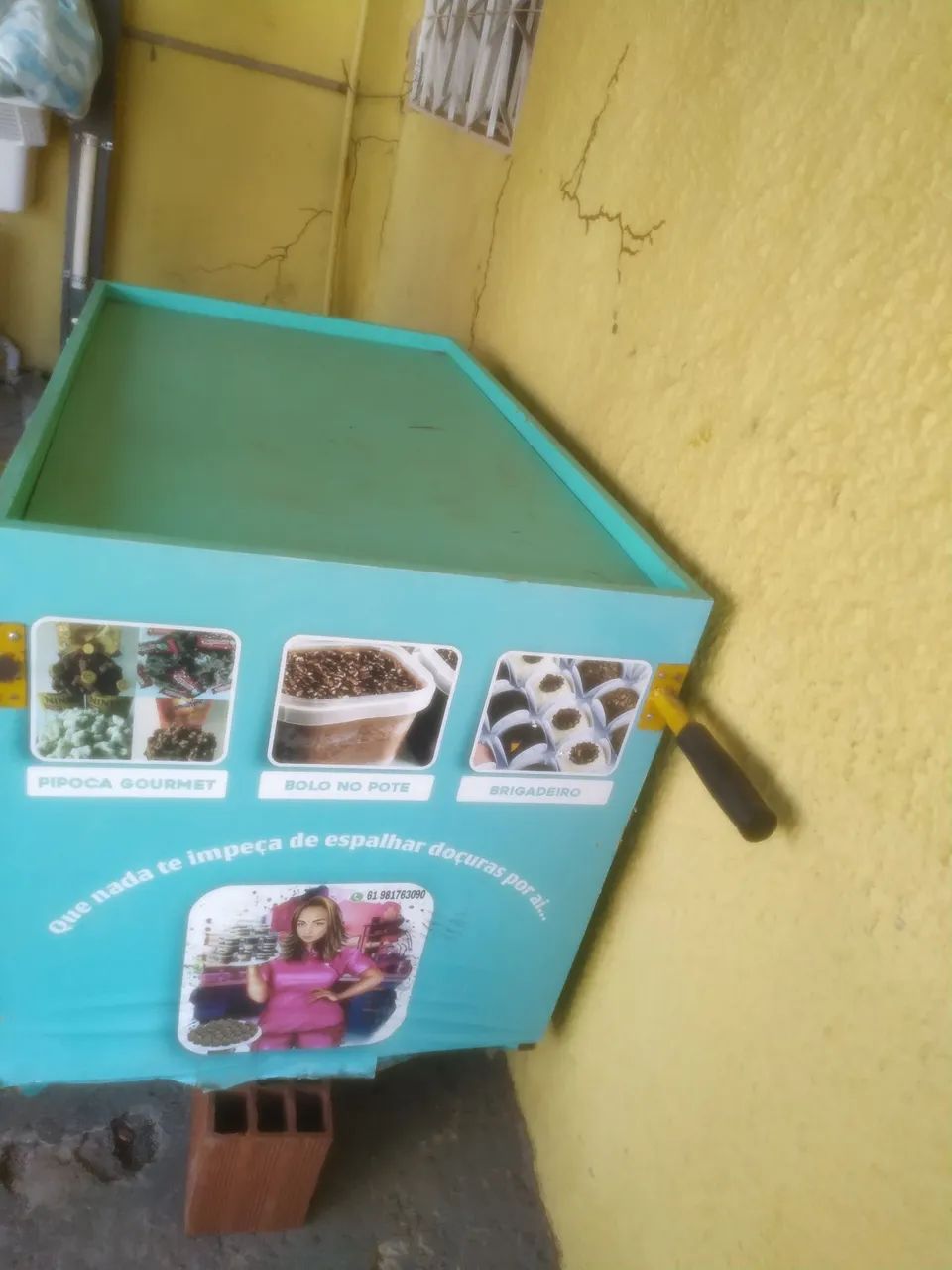 Carrinho de Doces- ideal para vender balas, doces ou café da manhã 