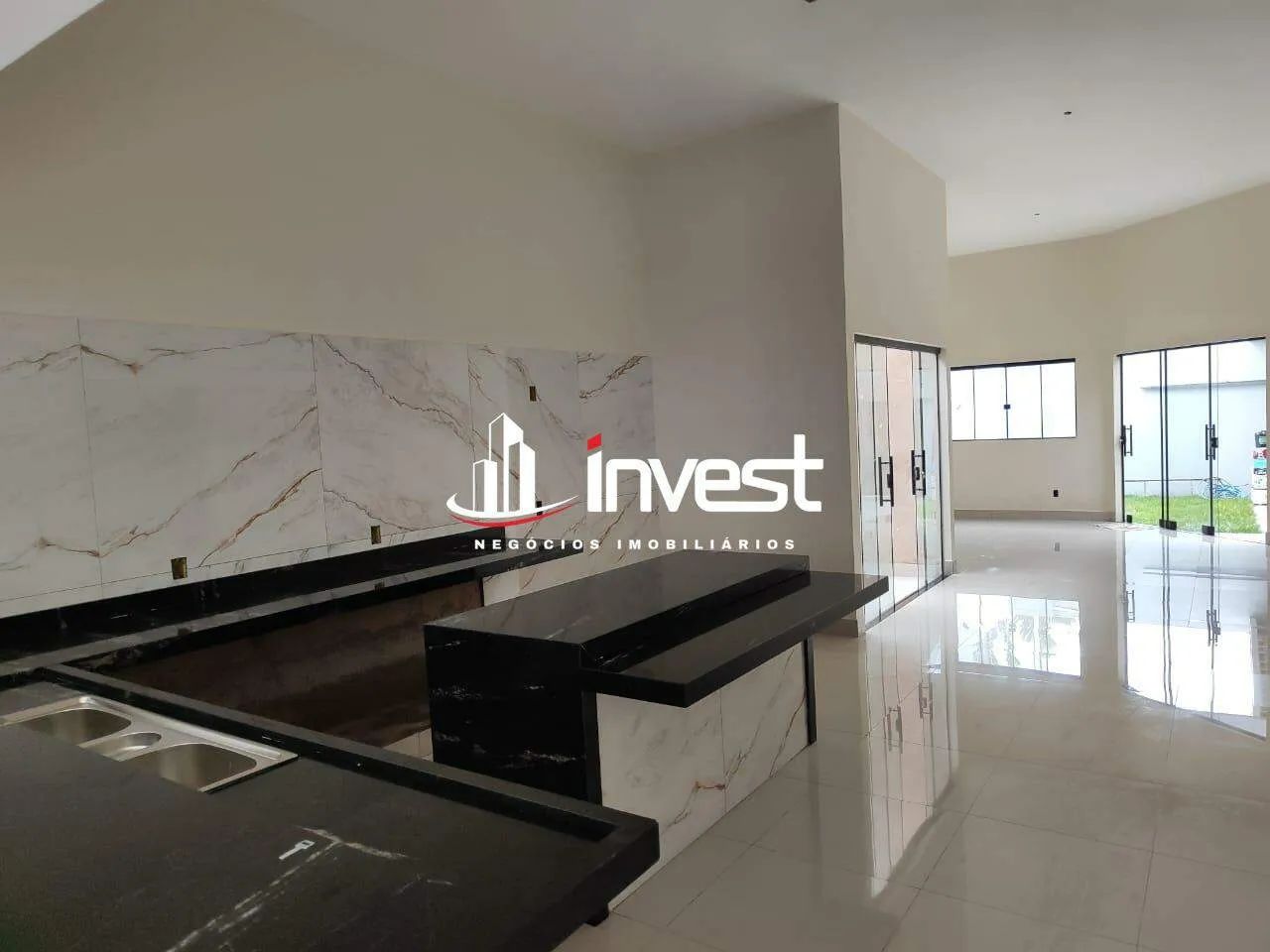 Maravilhosa casa à venda com 3 suítes, sala ampla integrada e 2 vagas no coração do Laranj - Foto 3