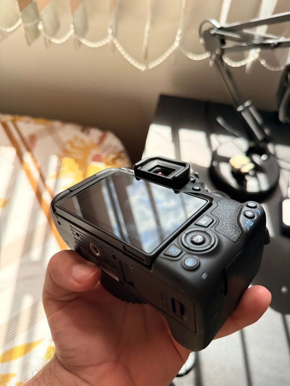 Canon SL3 + Lente 18-55mm + Lente 50mm - Foto 2