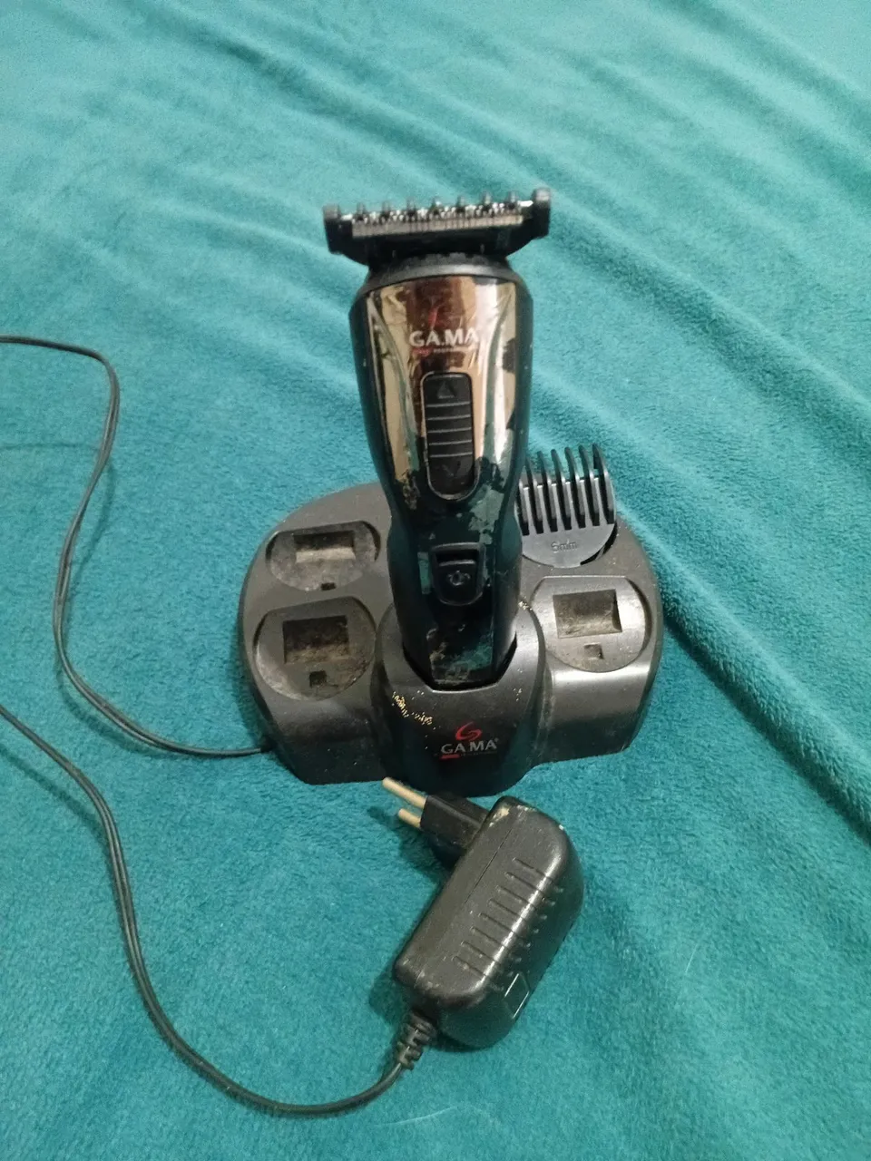 Máquina de Cortar Cabelo Gama - Bivolt