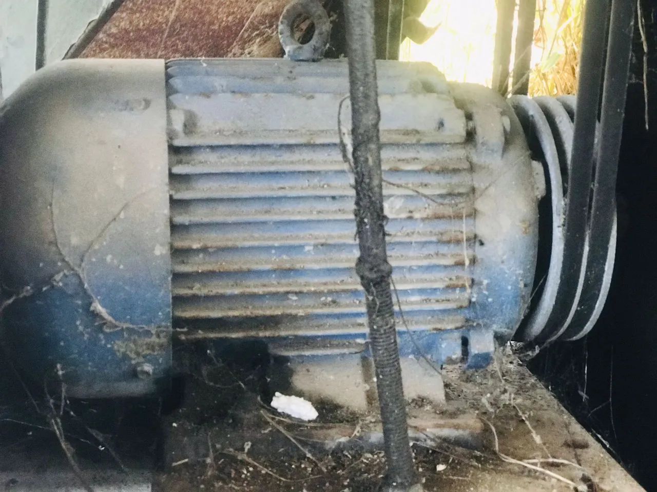 Torno de repuxo com matrizes e arrebitador - Foto 5