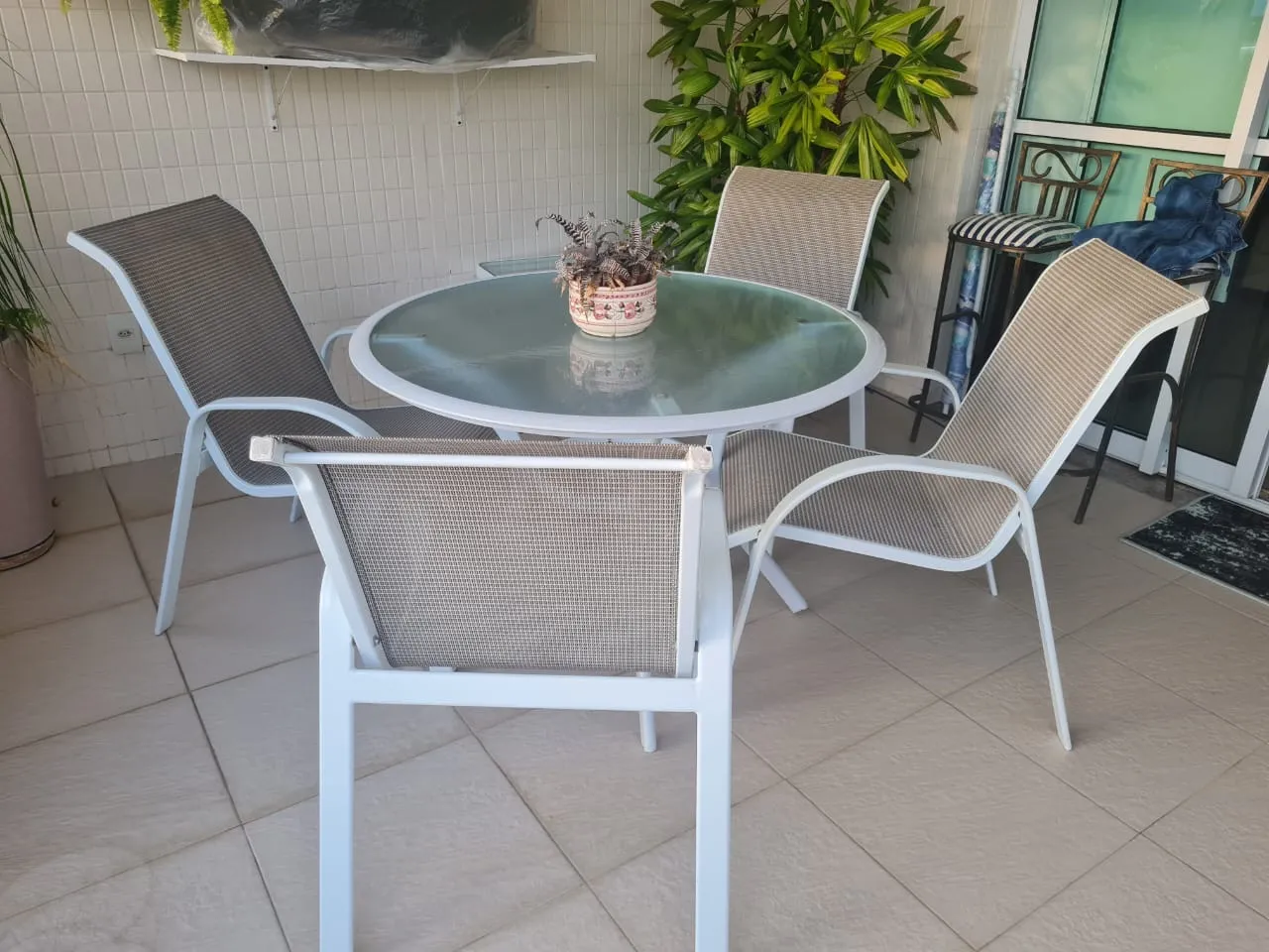 Conjunto de Mesa com 4 Cadeiras para Área Externa