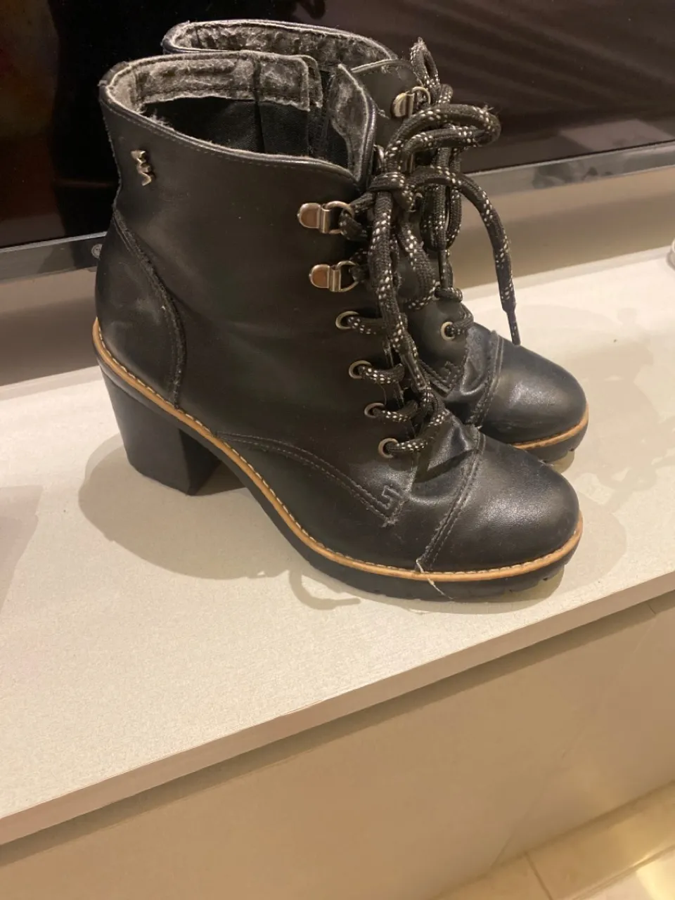 Botas Femininas Cano Curto com Salto