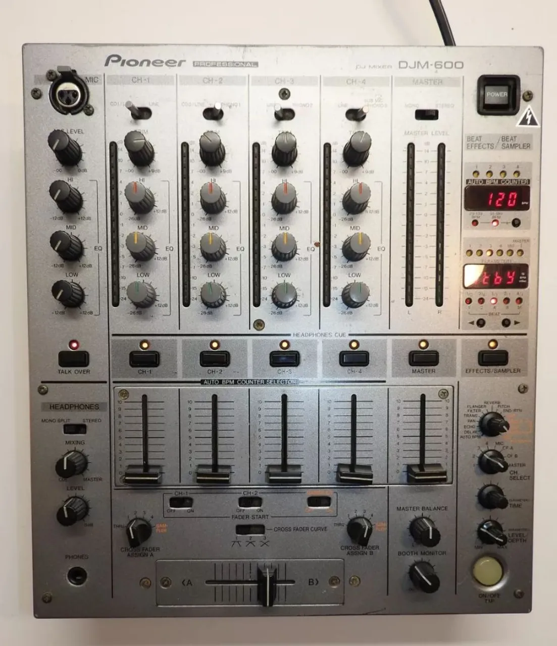 Pioneer DJM-600 DJミキサー (ジャンク品) PioneerのDJM-600 ジャンク品 Used Pioneer DJM-600 Mixer 4