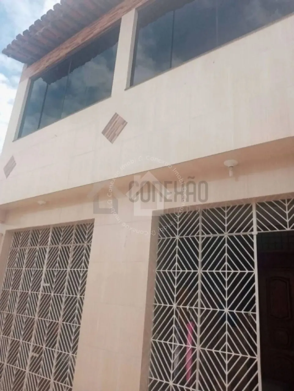 Casa com Dois Pavimentos no Siqueira Campos